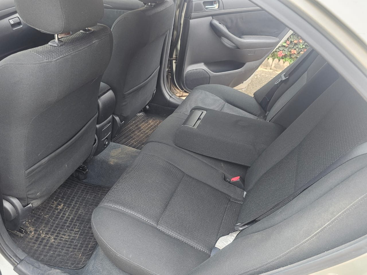 Avensis 2005 photo 4