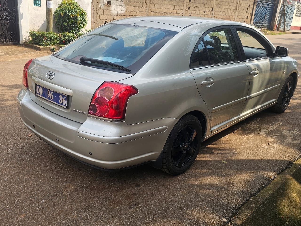 Avensis 2005 photo 6