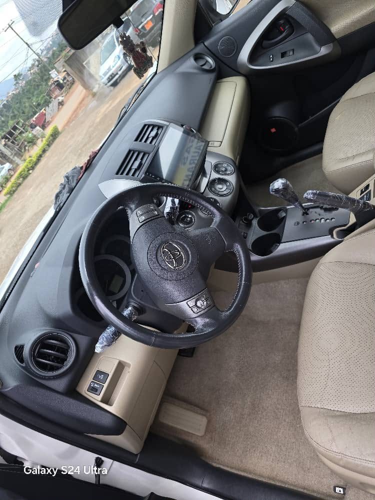 RAV4 2009 4×4 photo 3